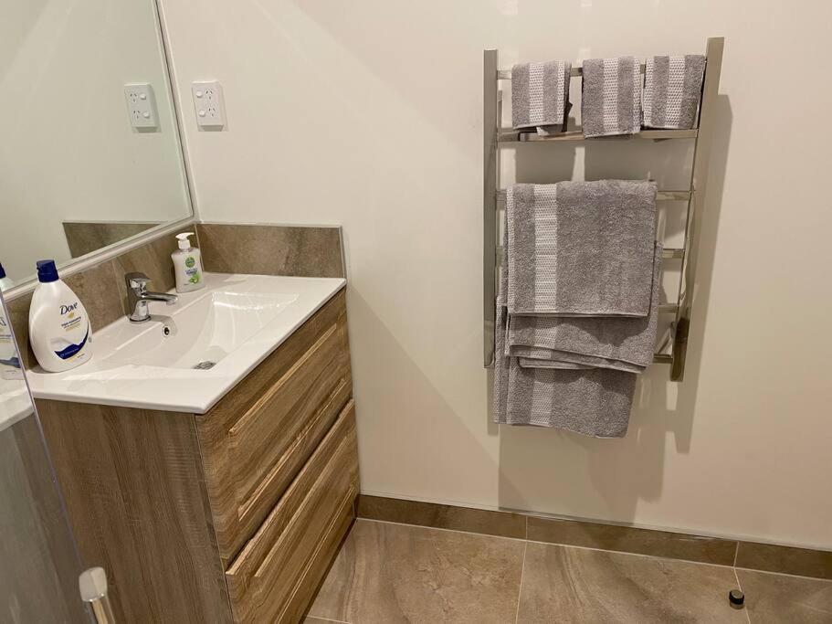 Otahuhu Town Centre Brand New Apartment 8B Auckland Exteriör bild